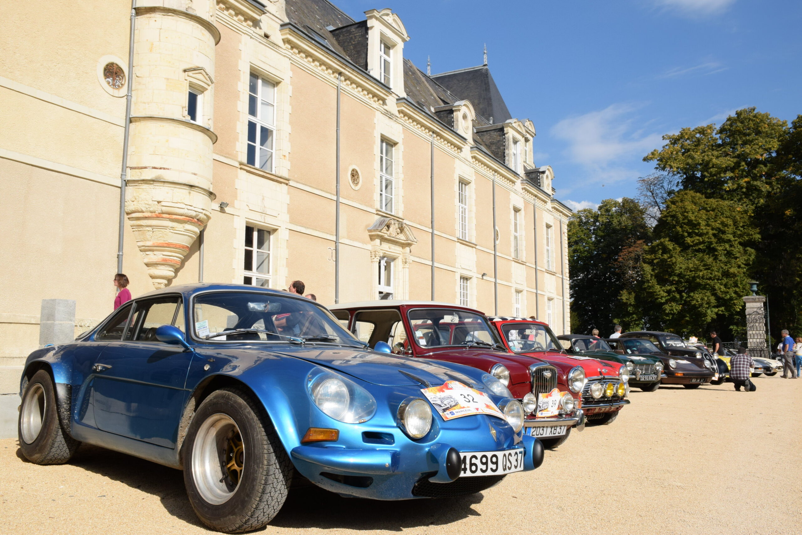 chateau de jalesnes hotel loire valley france car show