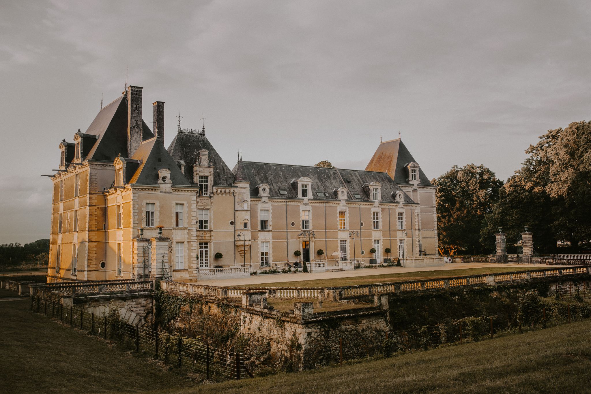The front of Château de Jalesnes, beautiful castle, luxury wedding venue in France