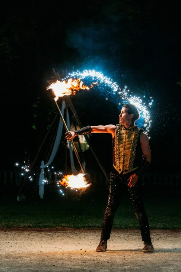 the-wedding-of-your-dreams-wedding-fire-entertainment-chateau-de-jalesnes