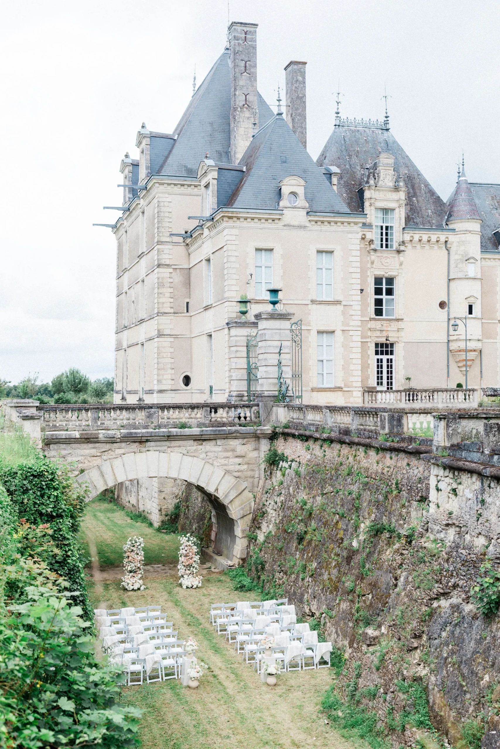 Dry-Moat-Wedding-Location-Chateau-de-Jalesnes-11-scaled.webp
