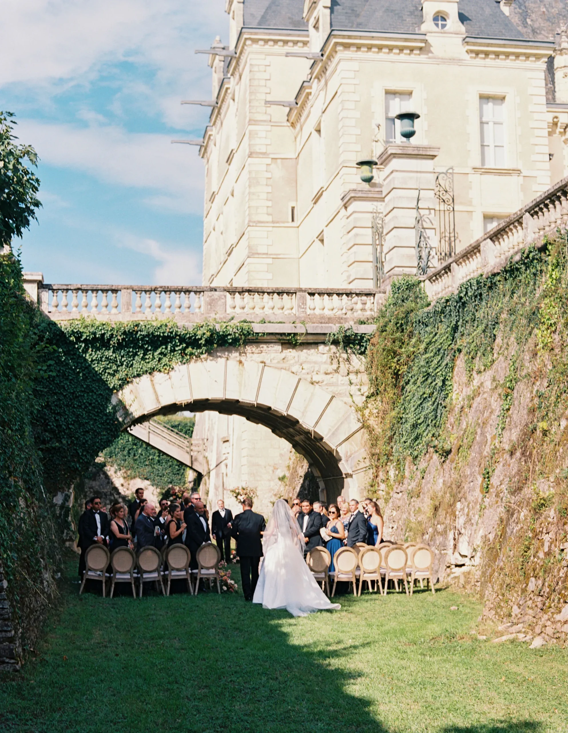 Dry-Moat-Wedding-Location-Chateau-de-Jalesnes-15-scaled.webp