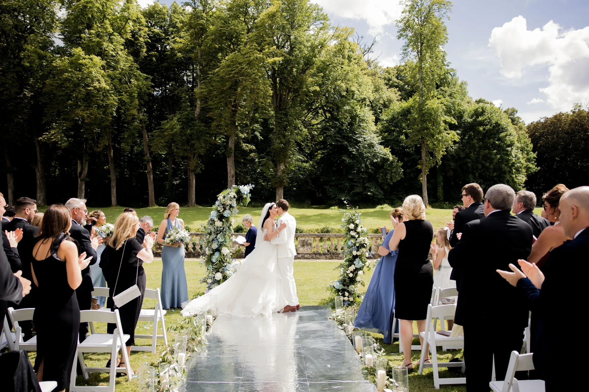 Formal-Lawns-Wedding-Location-Chateau-de-Jalesnes-13.webp