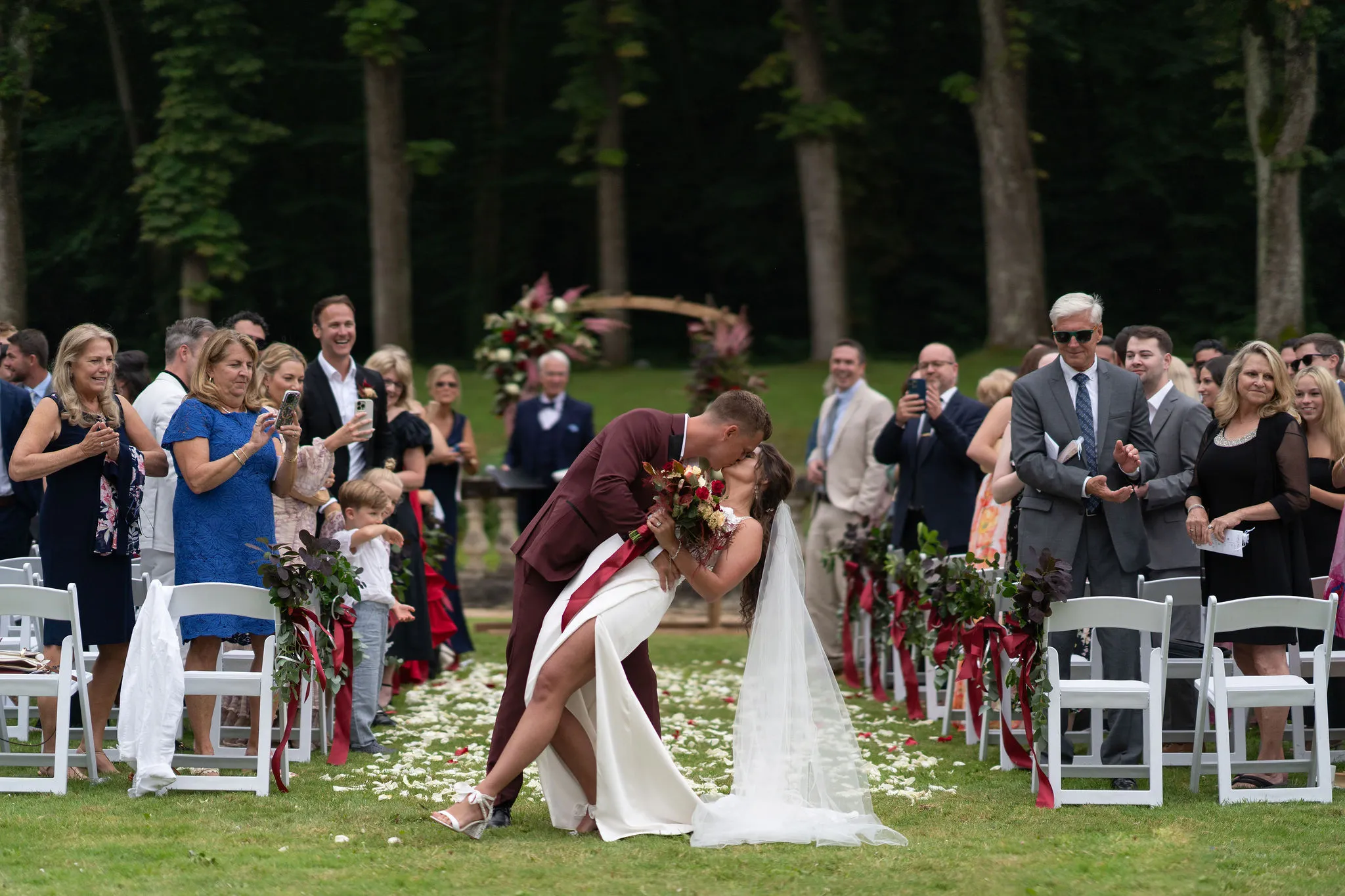 Formal-Lawns-Wedding-Location-Chateau-de-Jalesnes-6.webp