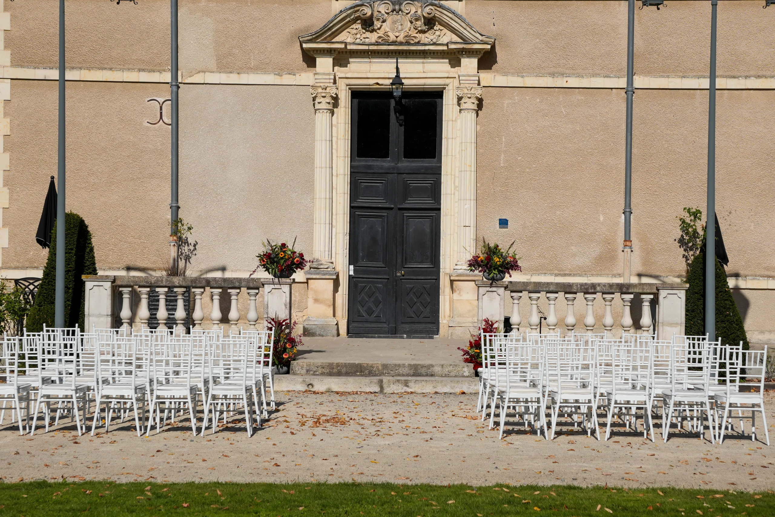 Formal-Lawns-Wedding-Location-Chateau-de-Jalesnes-8-scaled.webp