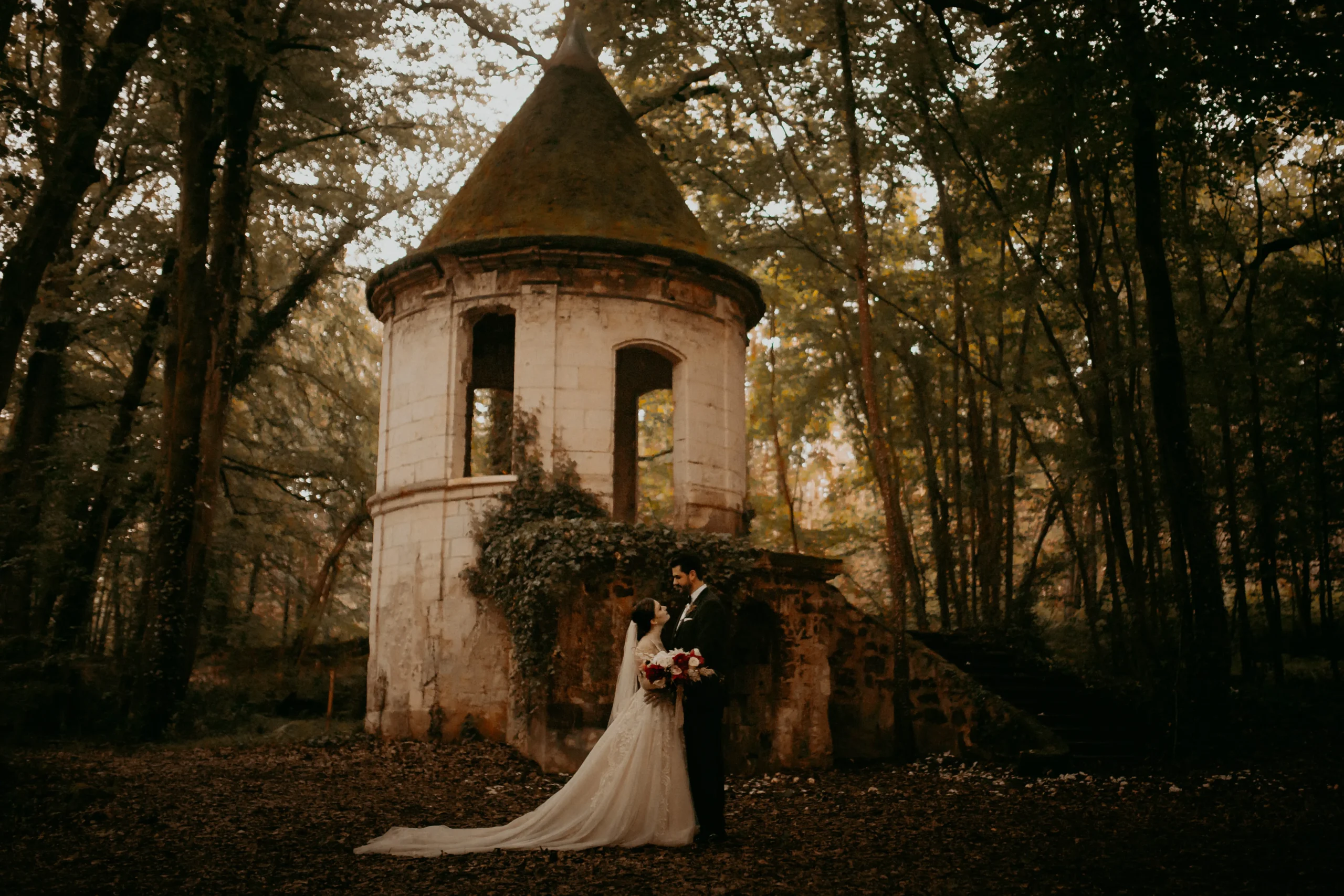 Pavillon-de-Chasse-Hunting-Tower-Wedding-Location-Chateau-de-Jalesnes-2-scaled.webp