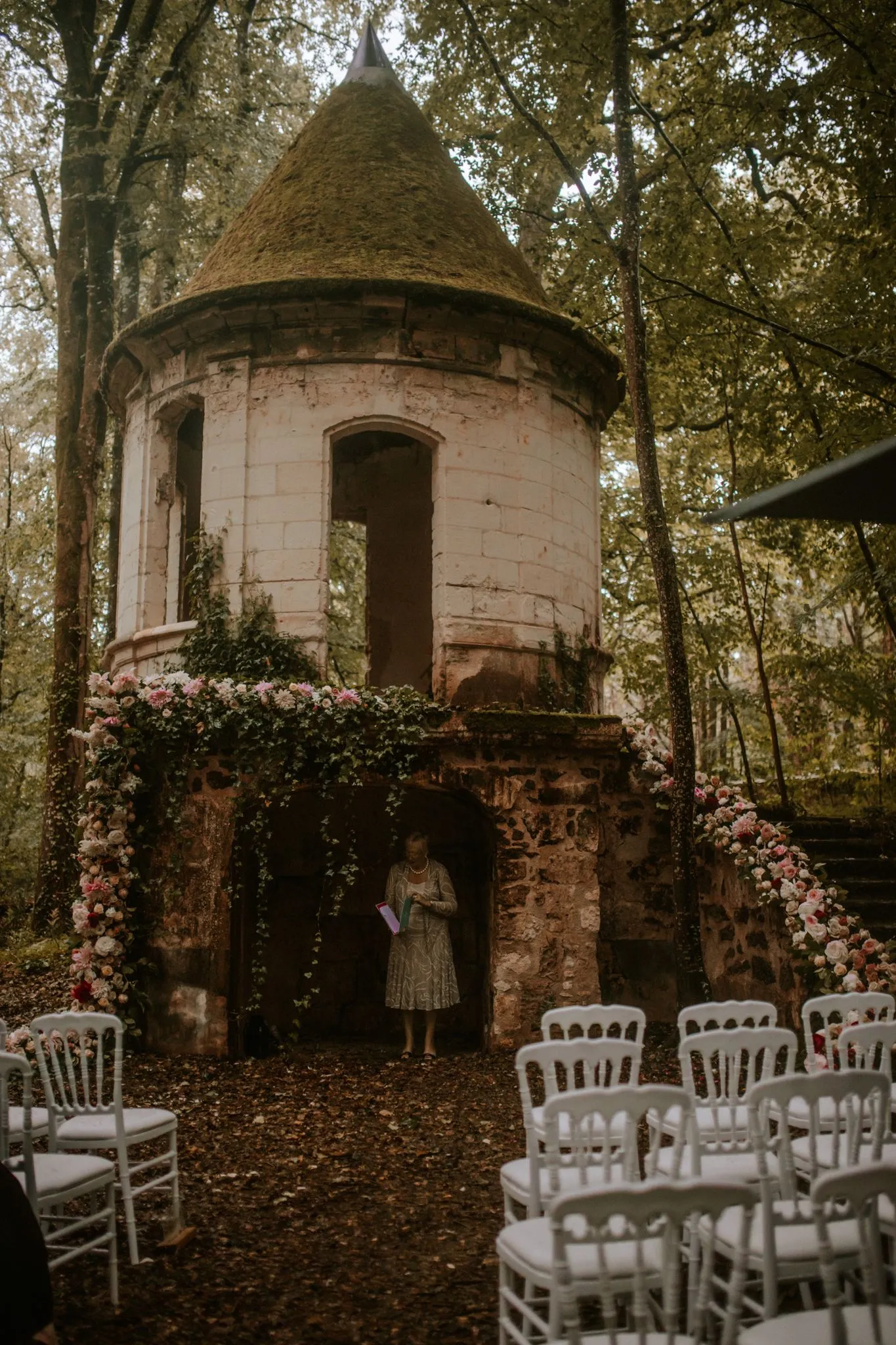 Pavillon-de-Chasse-Hunting-Tower-Wedding-Location-Chateau-de-Jalesnes-3.webp