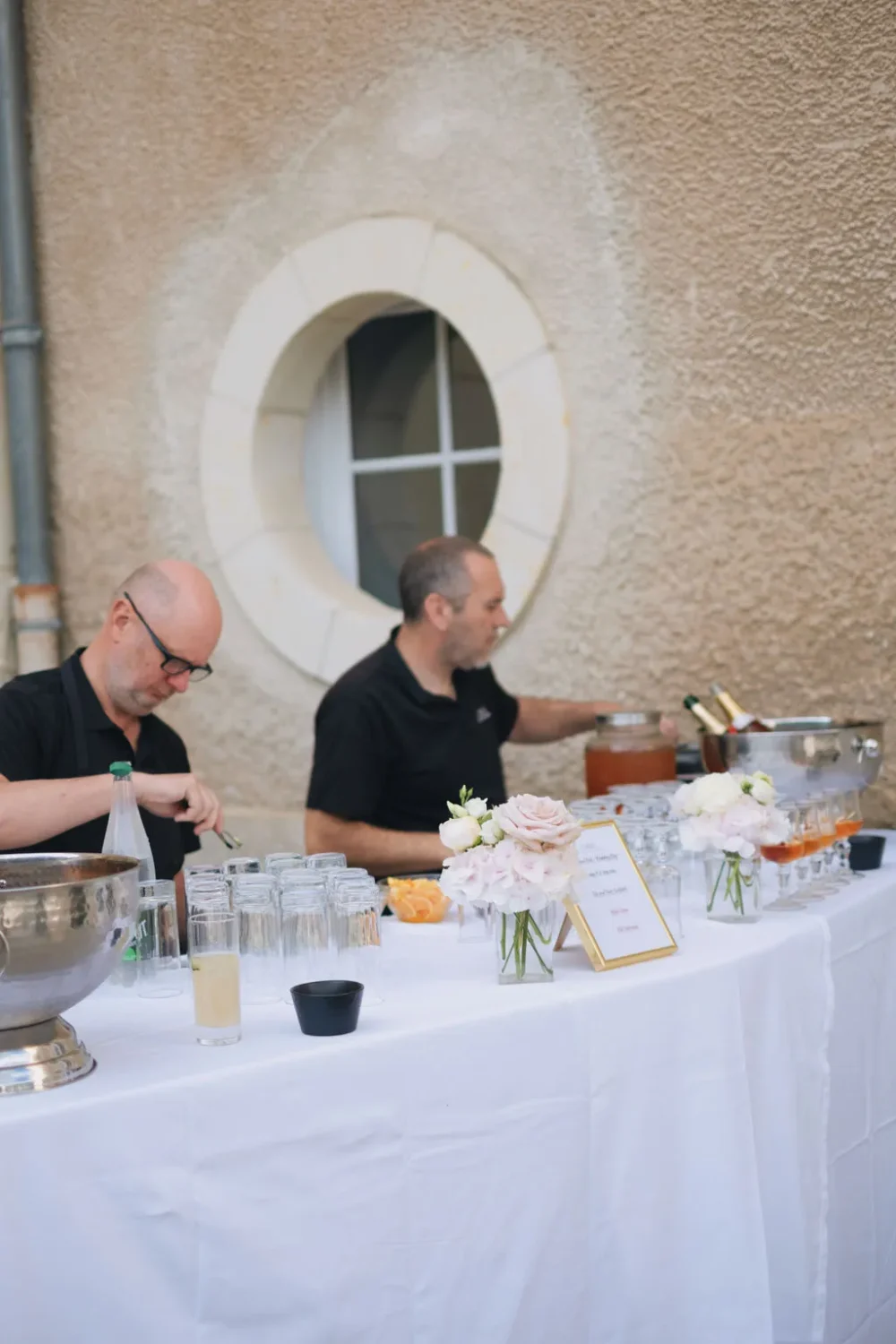 Cocktails-and-Bars-Weddings-at-Chateau-de-Jalesnes-8.webp