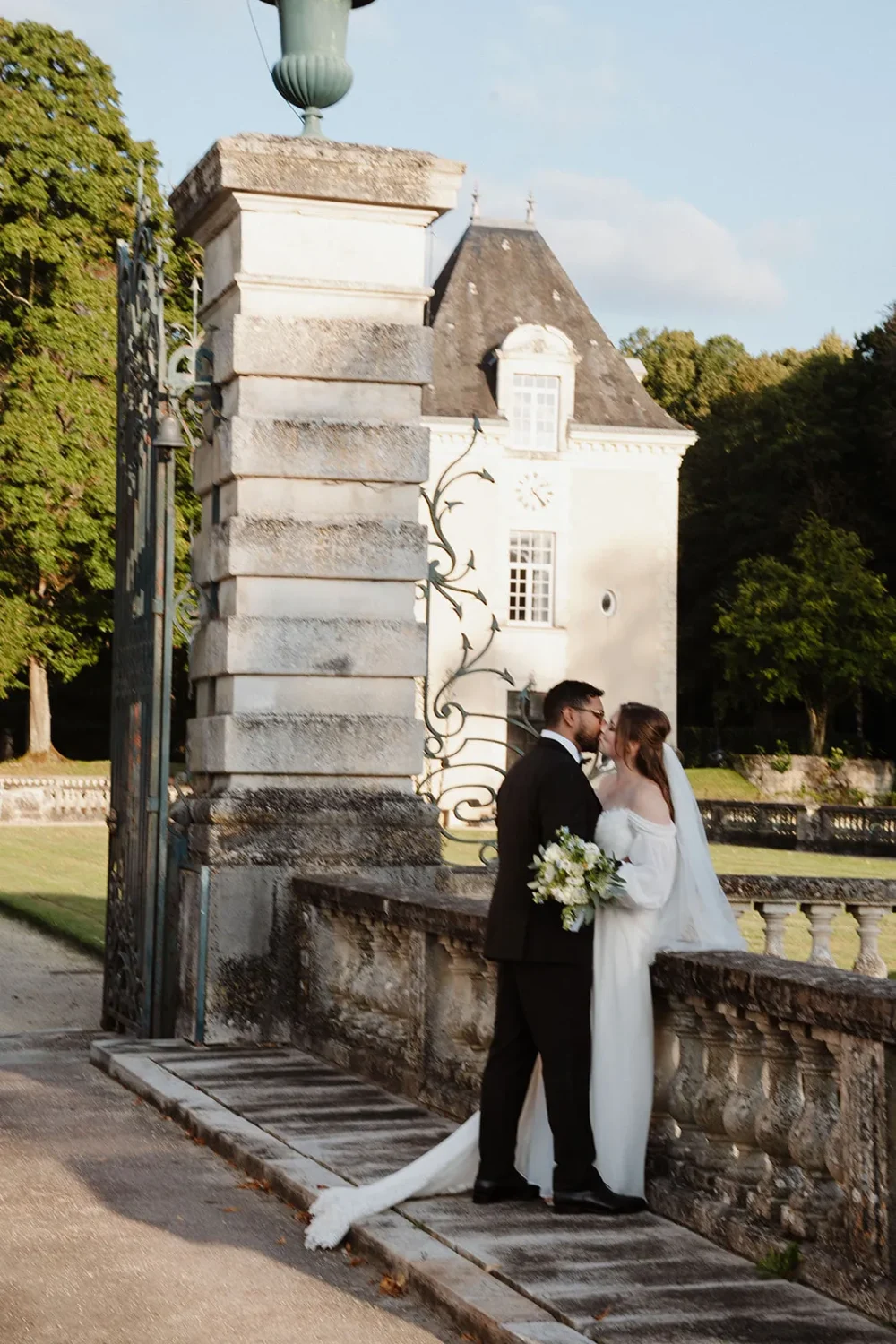 Elopements-at-Chateau-de-Jalesnes-10.webp