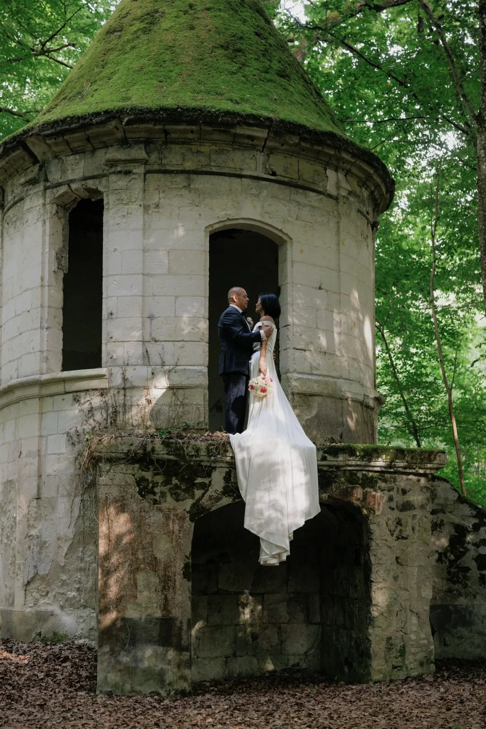 Elopements-at-Chateau-de-Jalesnes-26.webp