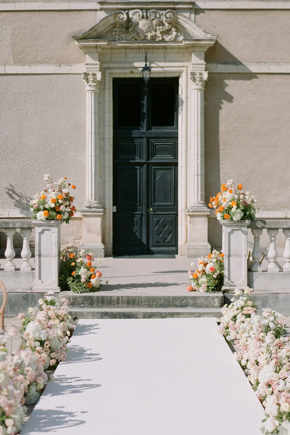Florals-and-Decorations-Weddings-at-Chateau-de-Jalesnes-12.webp
