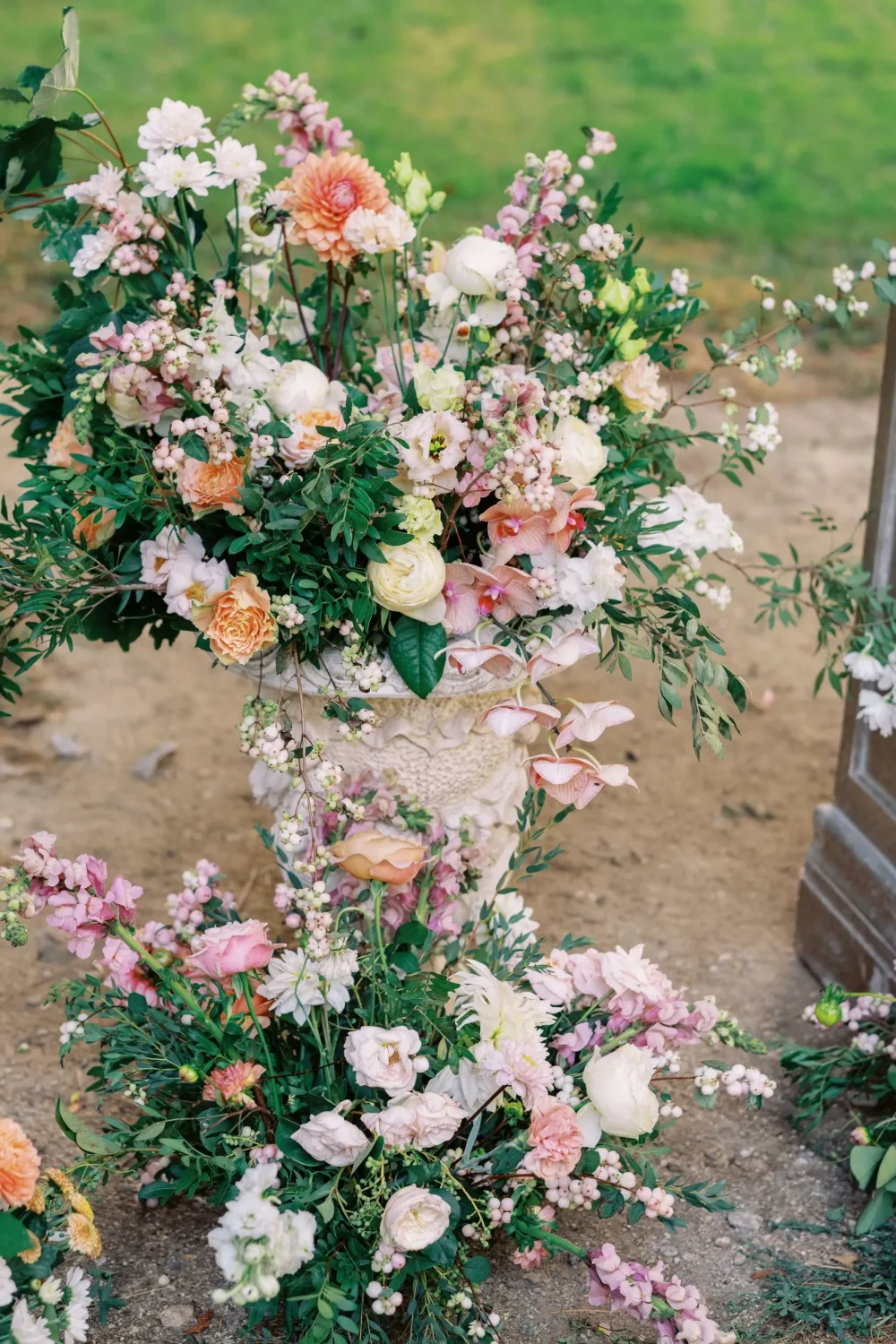 Florals-and-Decorations-Weddings-at-Chateau-de-Jalesnes-19-scaled.webp