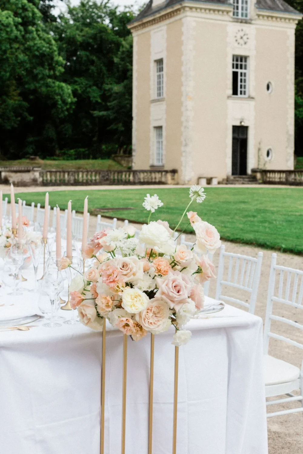 Florals-and-Decorations-Weddings-at-Chateau-de-Jalesnes-24-scaled.webp