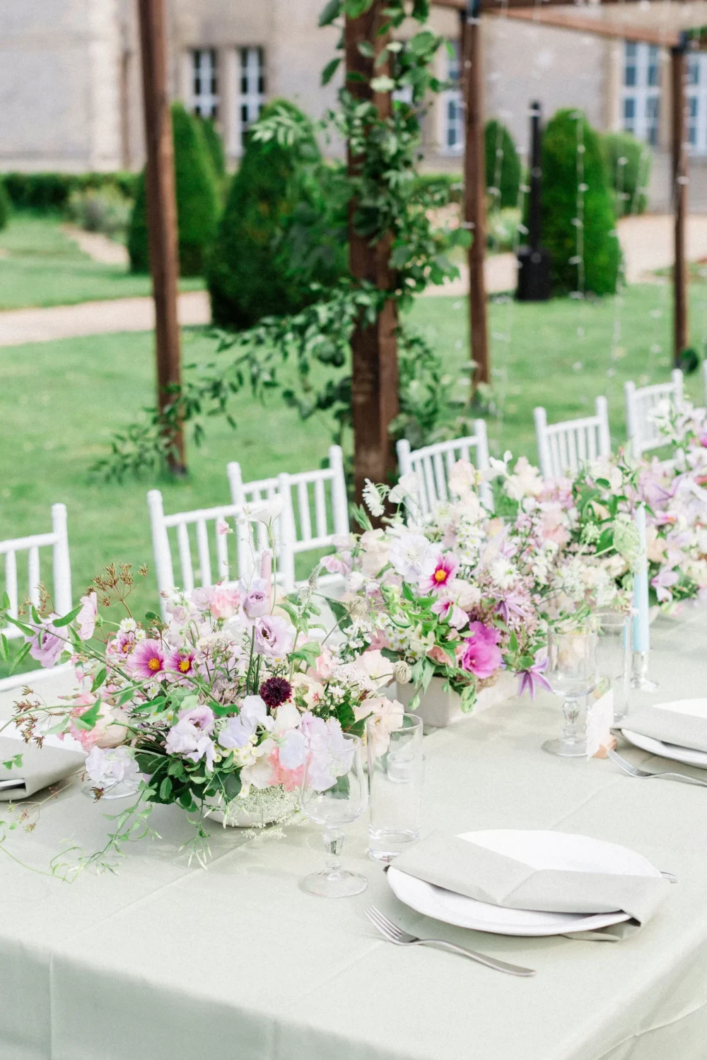 Florals-and-Decorations-Weddings-at-Chateau-de-Jalesnes-28-scaled.webp
