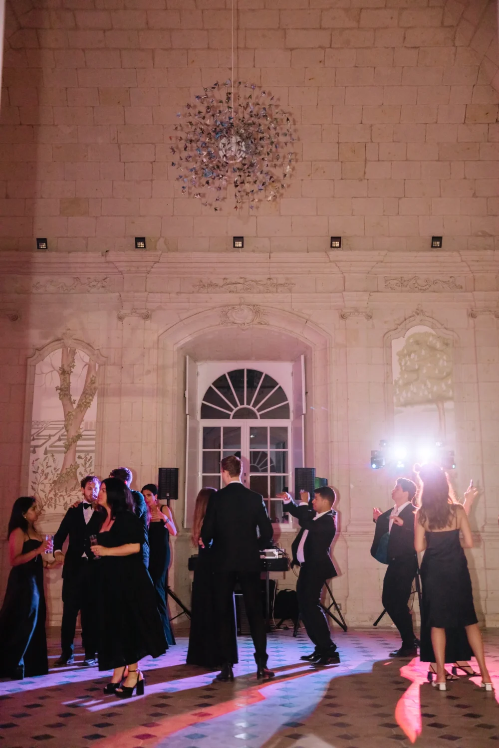 Music-and-DJ-Weddings-at-Chateau-de-Jalesnes-1-scaled.webp